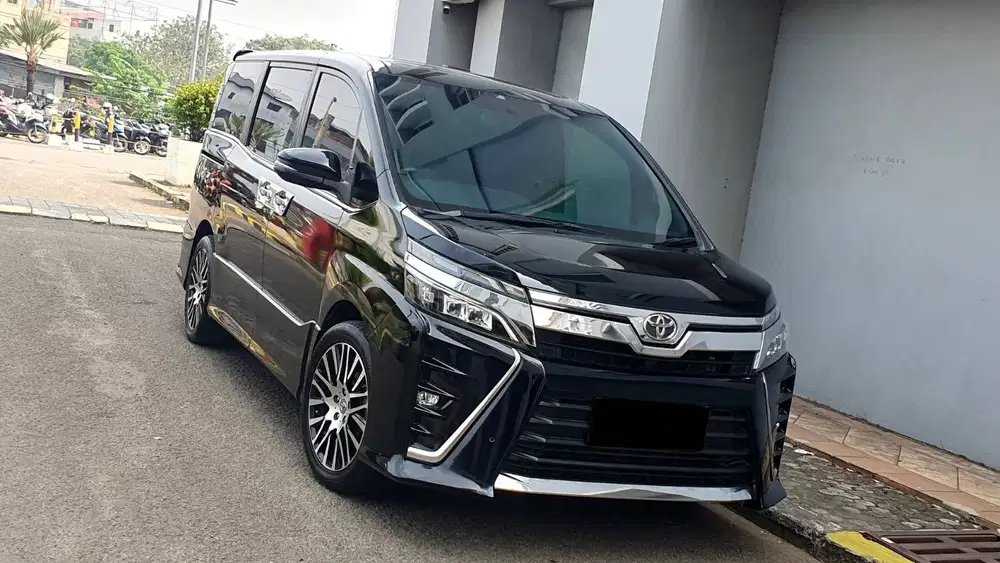 [ GARANSI 5TH ] Toyota Voxy 2.0 Sunroof AT 2018/2019