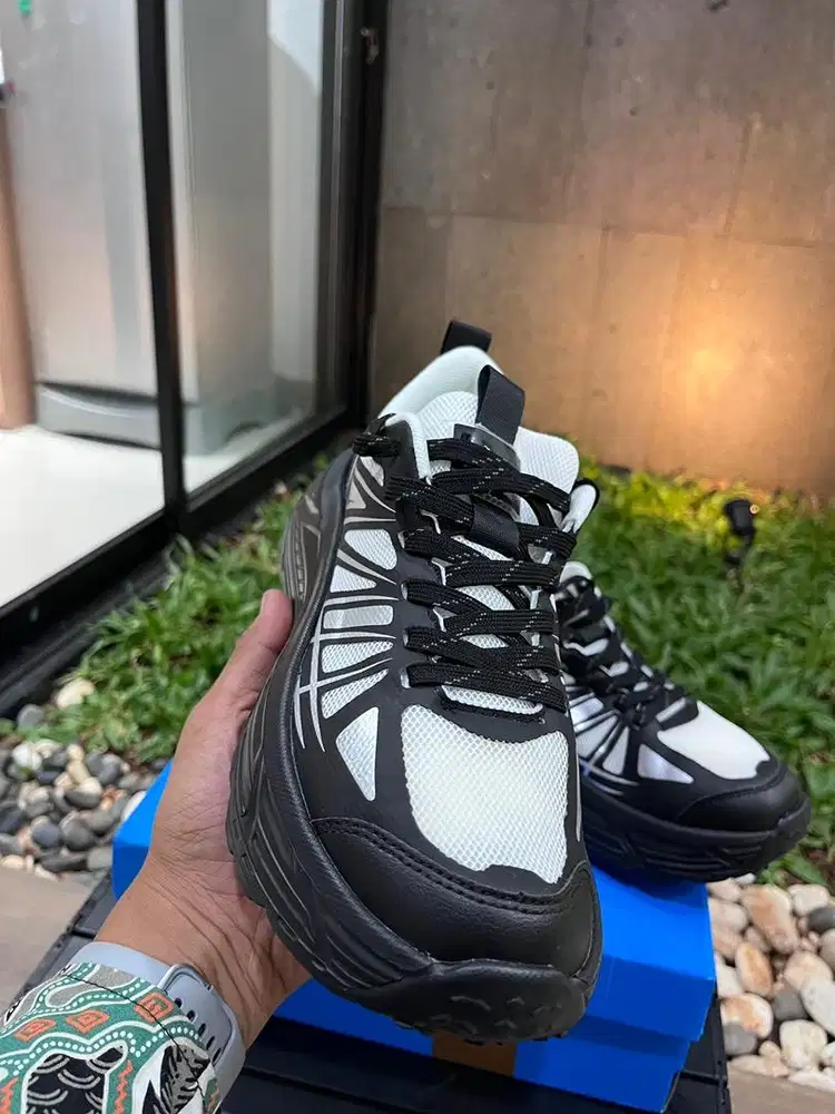 Sepatu Hoka mafate size 42/insole 26.6