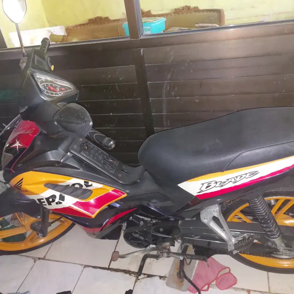 Honda blade repsol