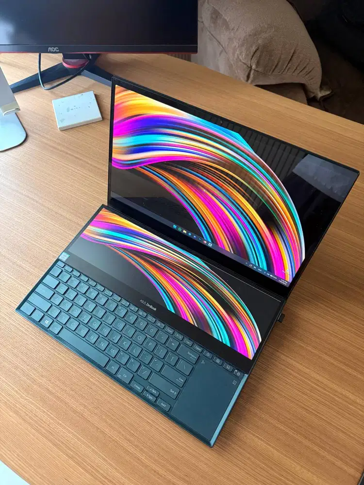 Laptop : ASUS ZenBook PRO DUO UX581G