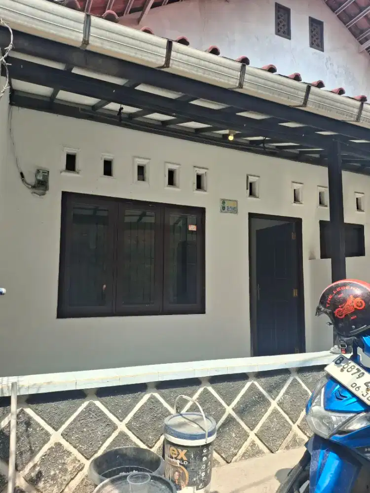 Di kontrakan rumah