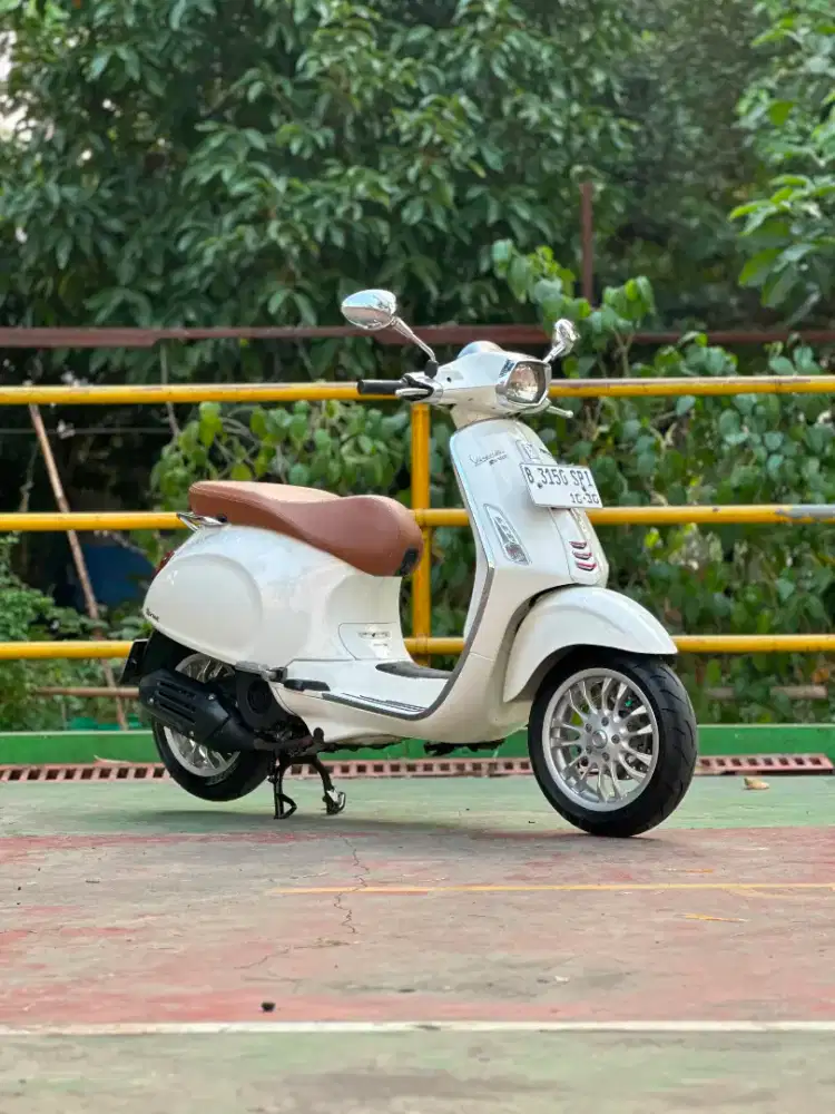 DIJUAL PIAGGIO VESPA SPRINT 150 3V TAHUN 2014 LOW KM!