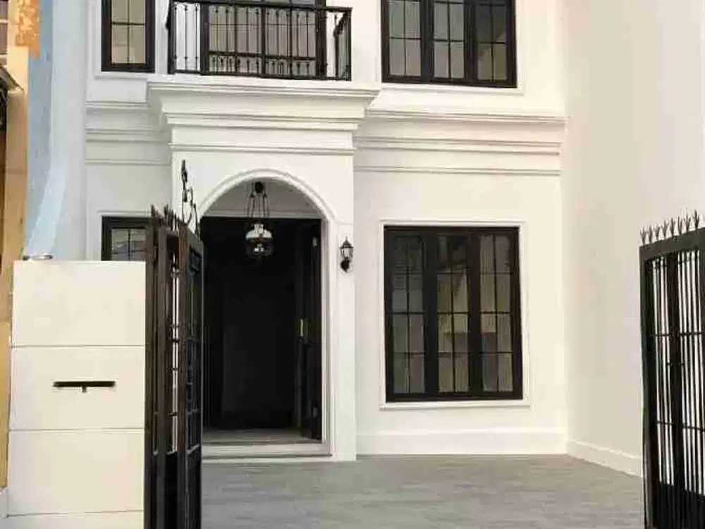 Jual Rumah Mewah  Design Modern Klasik Dalam Komplek.Di Pondok Kelapa Jakarta Timur