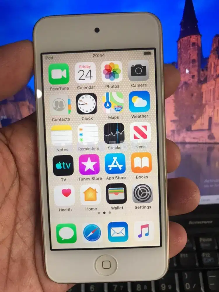 iPoad Touch 6 32GB Apa adanya layar bergaris dan ngga bisa disentuh