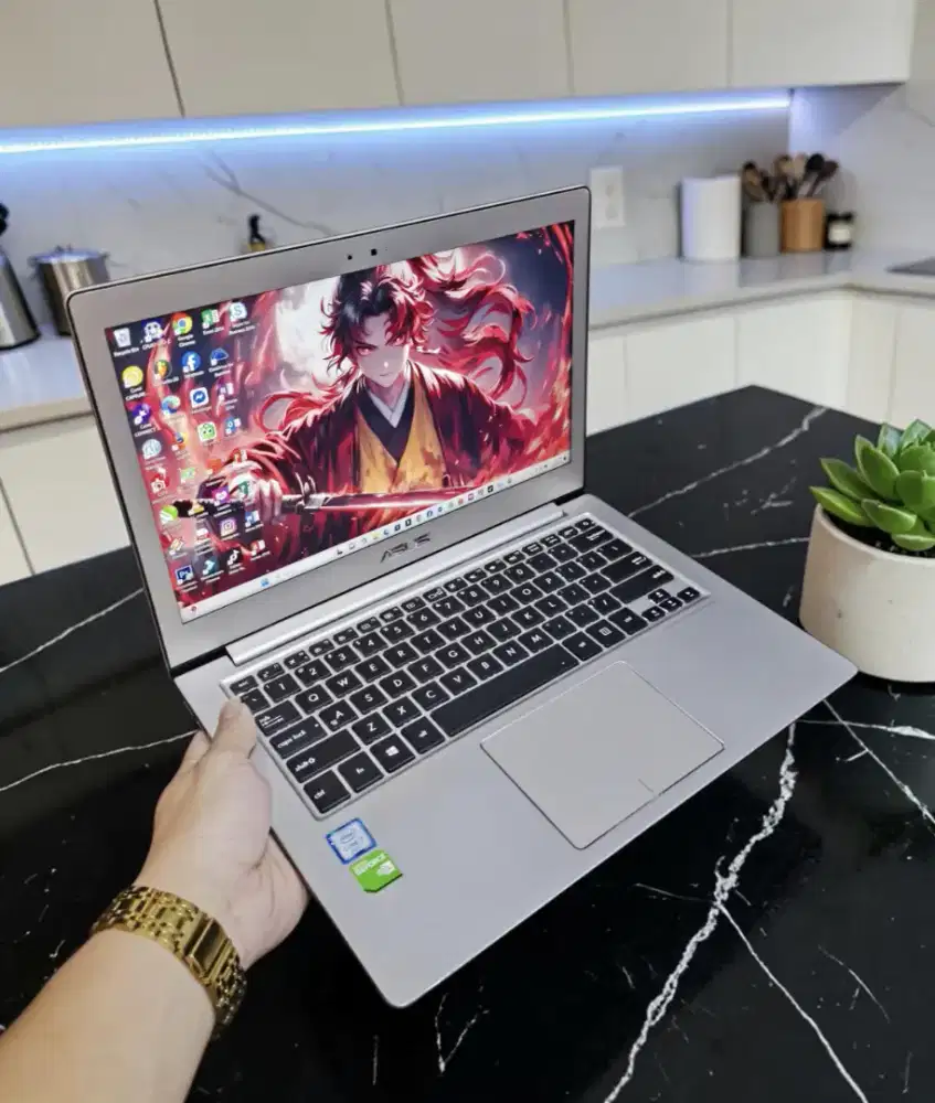 Laptop Asus Zenbook ICE Core i7 RAM 8Gb SSD 240Gb SLIM DUAL VGA