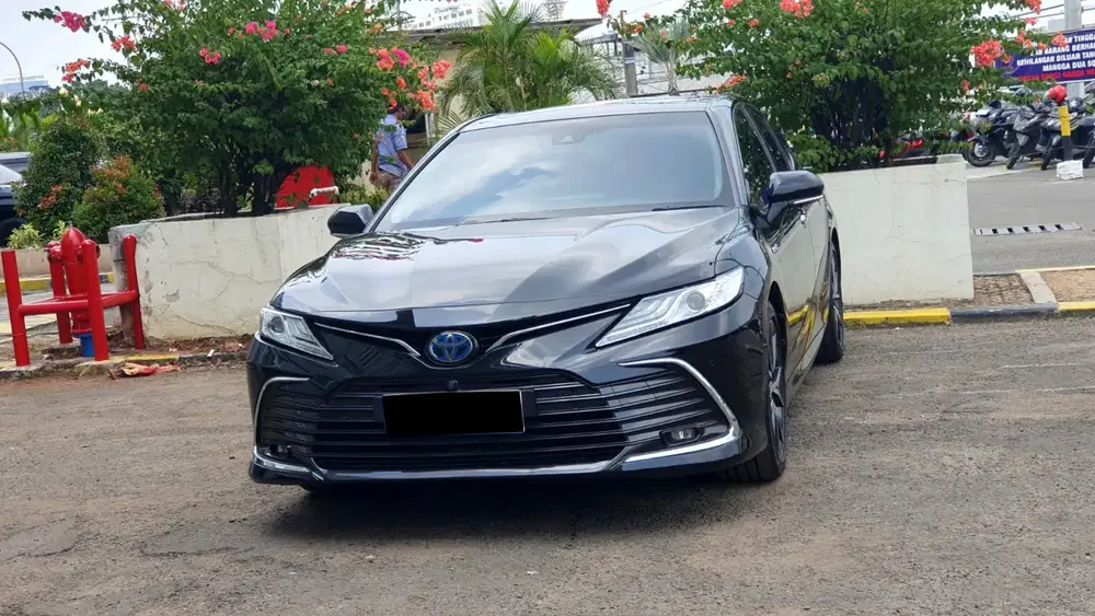 Toyota camry hybrid tss sunroof jbl 2022 hitam