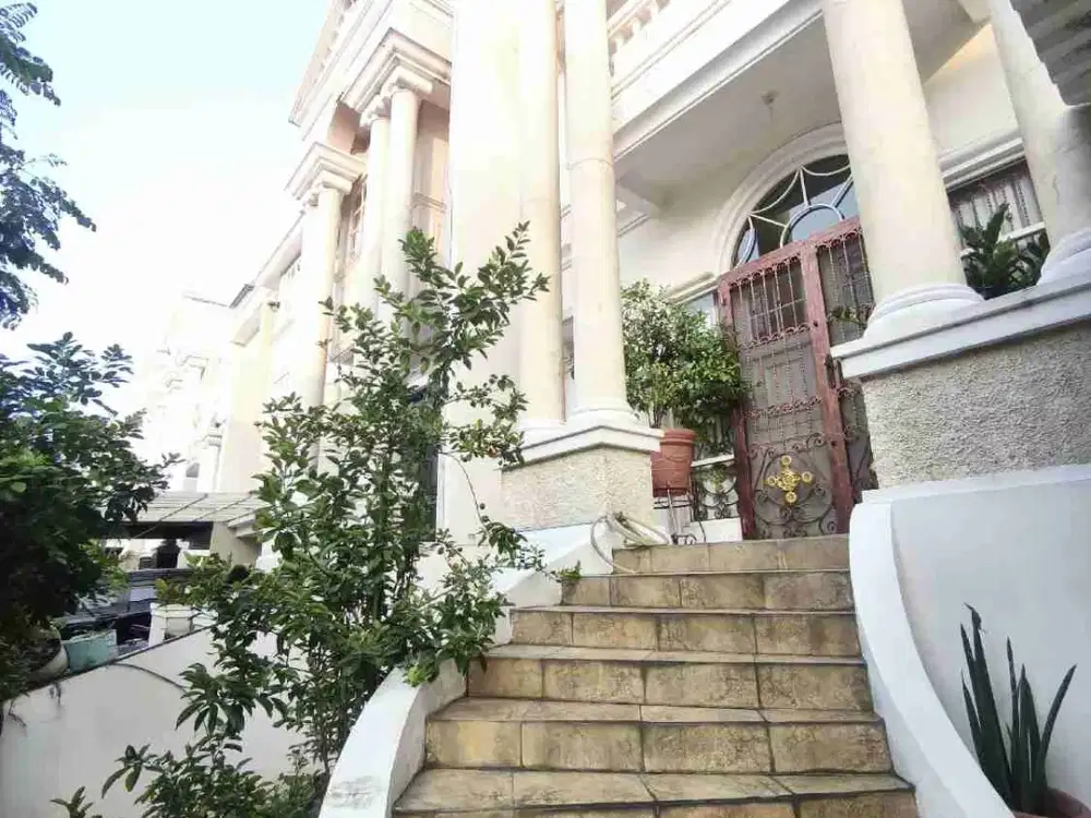 Sewa Rumah Rome 3,5 Lantai