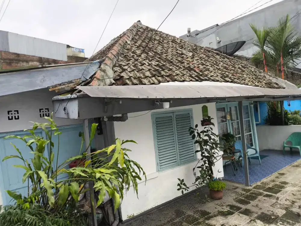 Rumah klasik terawat di pusat kota sayap pagarsih