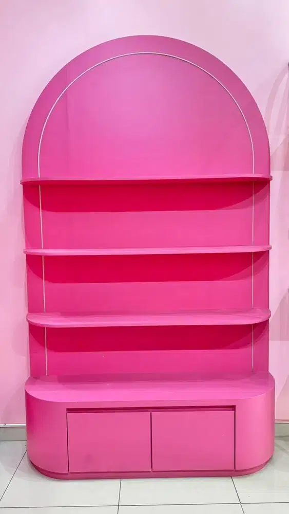 Rak display kosmetik
