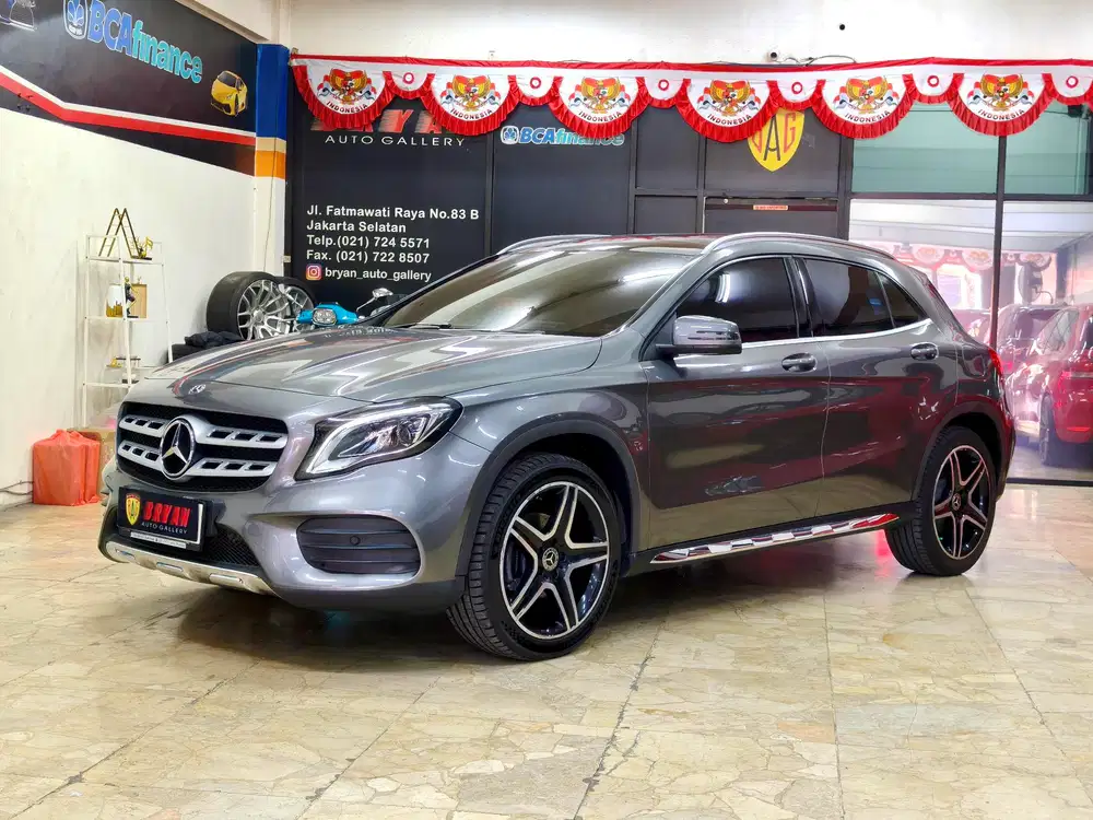 LOW KM MERCEDES BENZ GLA200 AMG FACELIFT 2017 ABU ABU GREY