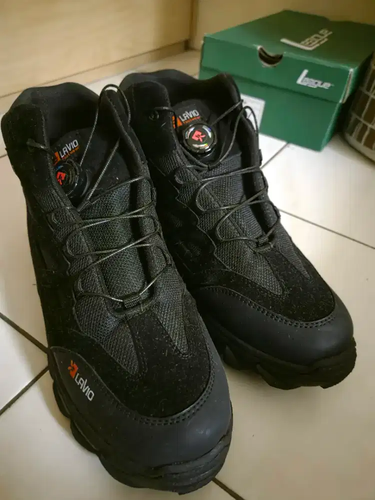 Sepatu Outdoor Lavio