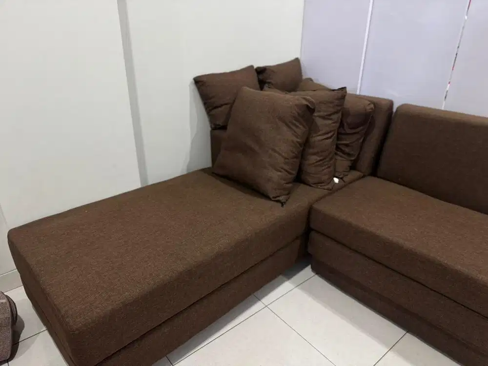 Sofa L bed + 5 bantal