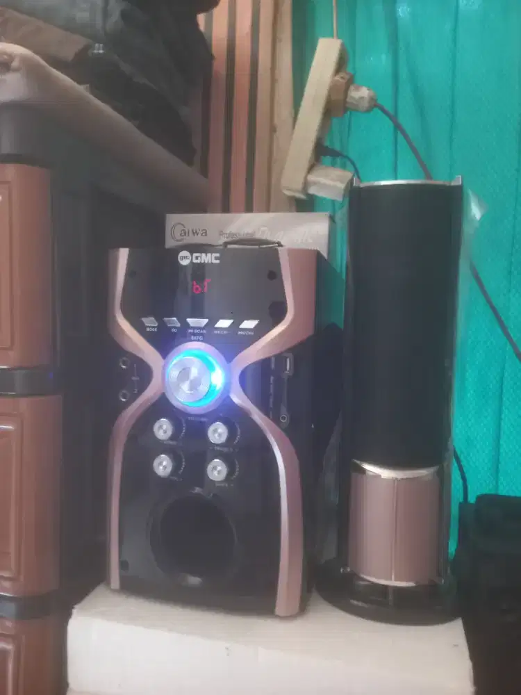 Dijual speaker GMC 887G hitam gold