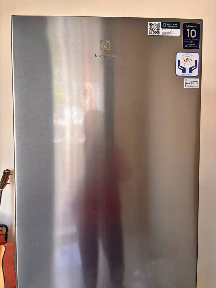 Electrolux EBB3702K-A Bottom Freezer 335L