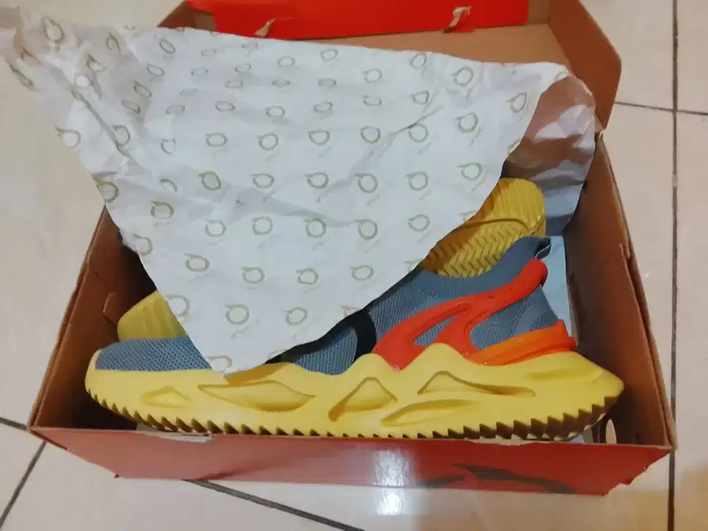 Sepatu running ORTUSSEIGHT original