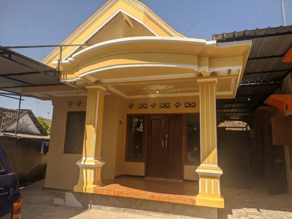 Rumah siap huni halaman luas