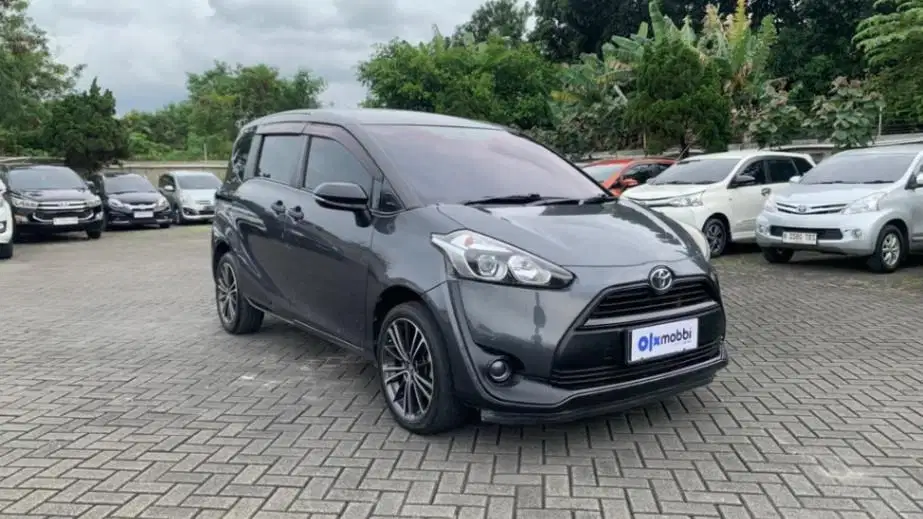 KM Rendah - Toyota Sienta 1.5 E Bensin-MT 2016