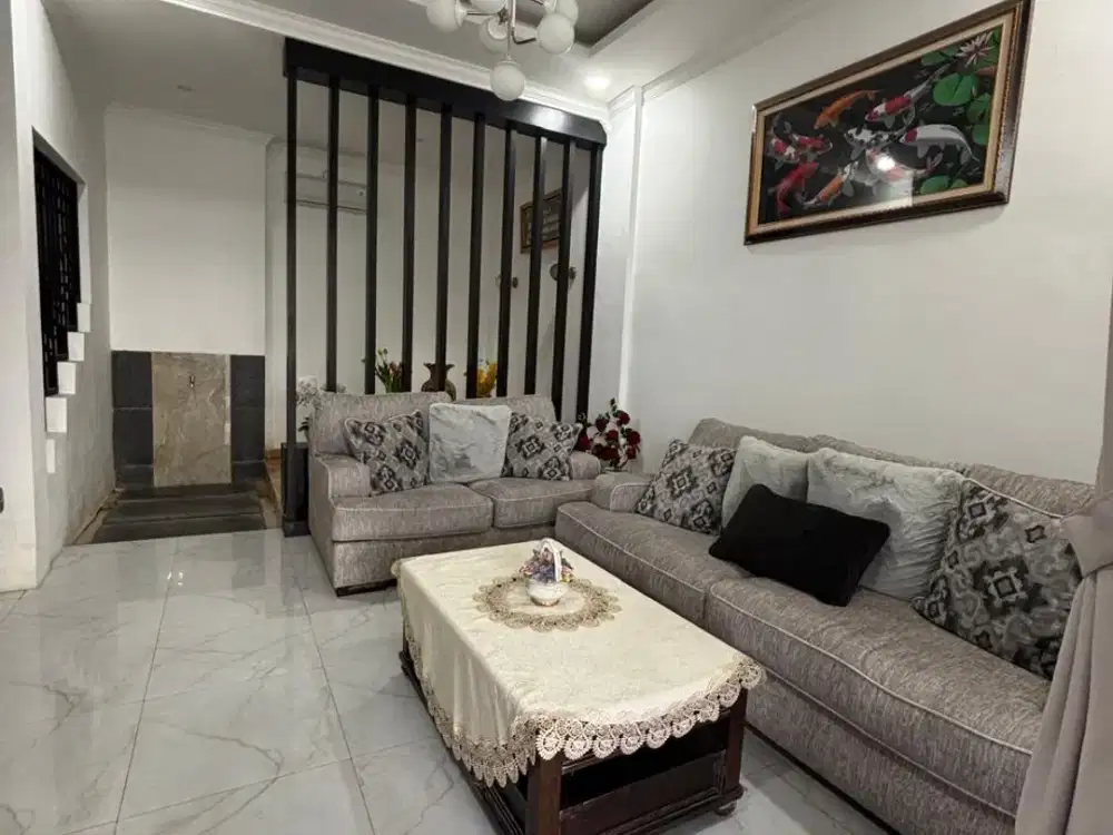 JUAL CEPAT RUMAH 2 LANTAI SIAP HUNI