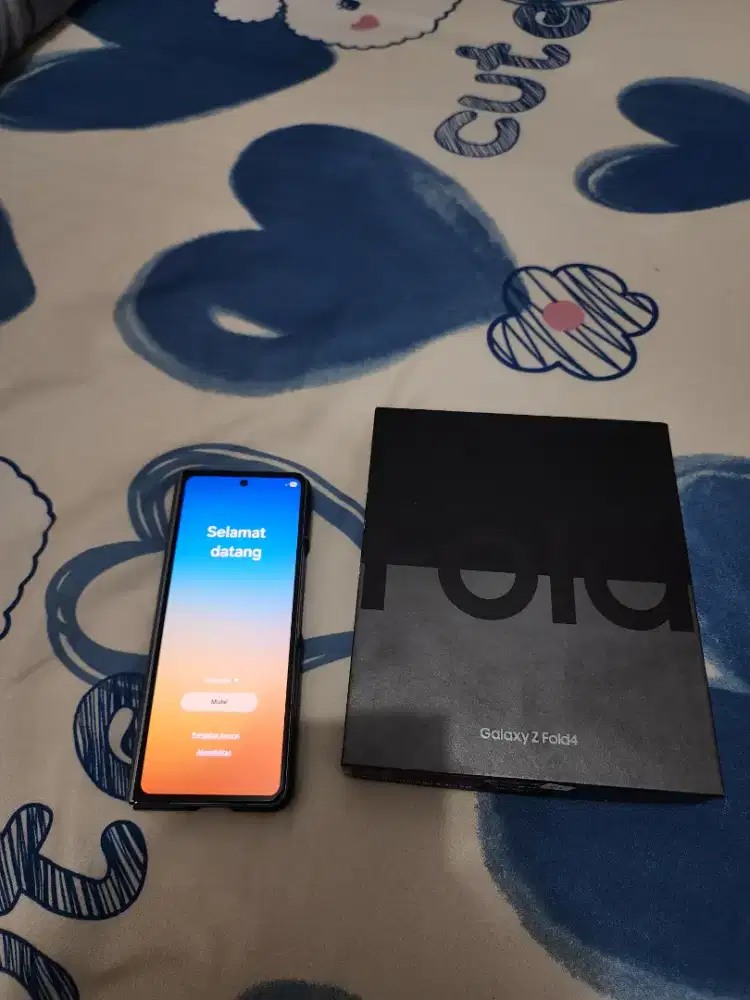 Samsung Galaxy Z Fold4 RAM 12GB / ROM 512GB.