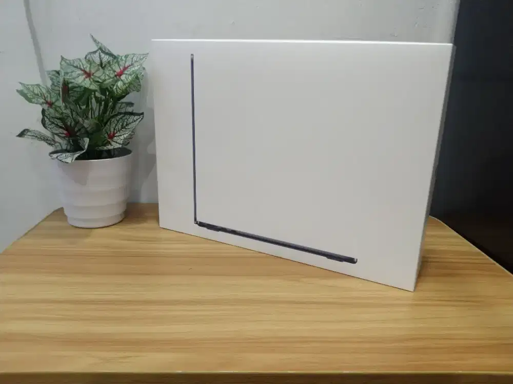 MacBook Air M5 13 2025
Chip M5/RAM 16GB/SSD 512GB/ CC 0 BH 100% SEGEL