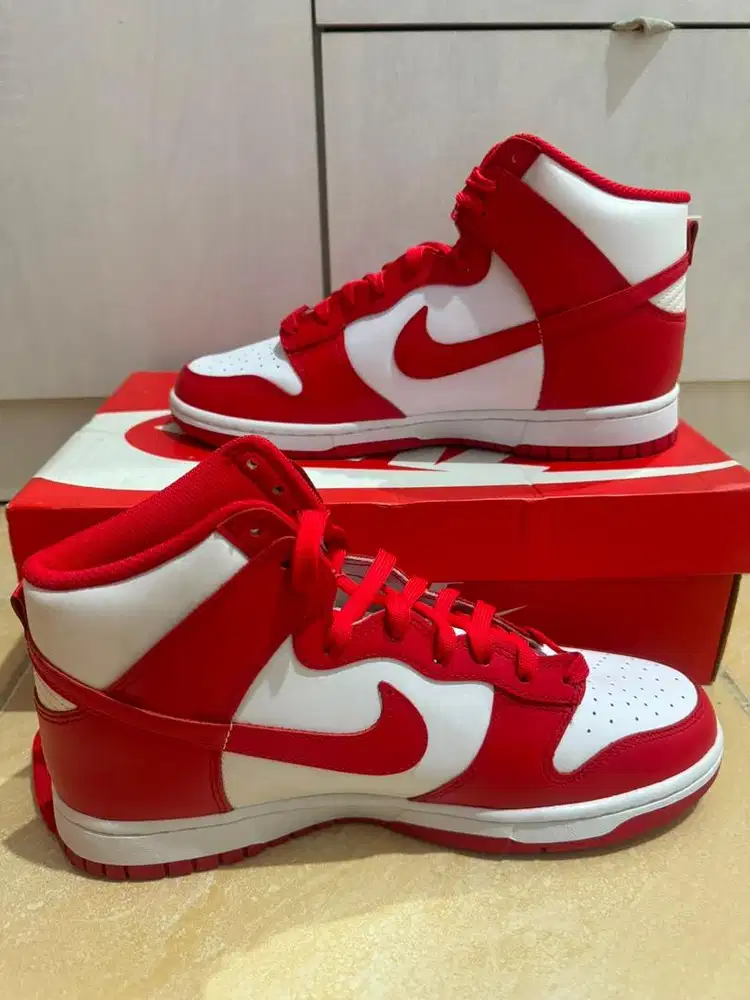 Nike dunk university red