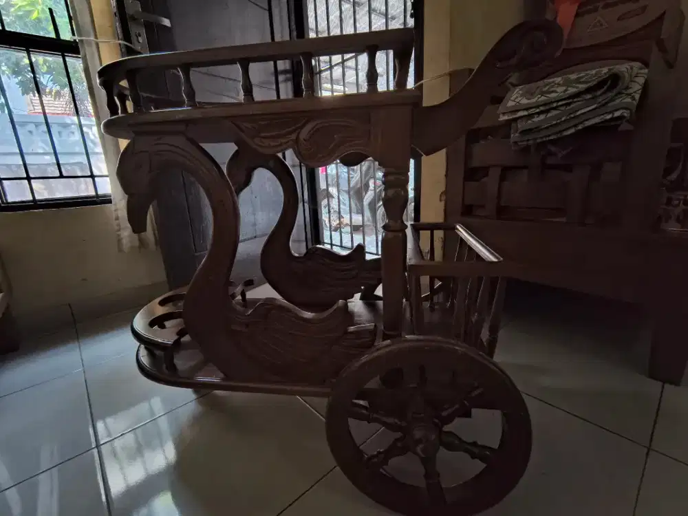 Meja troli angsa