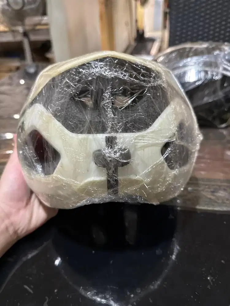 Helm sepeda merk xzone