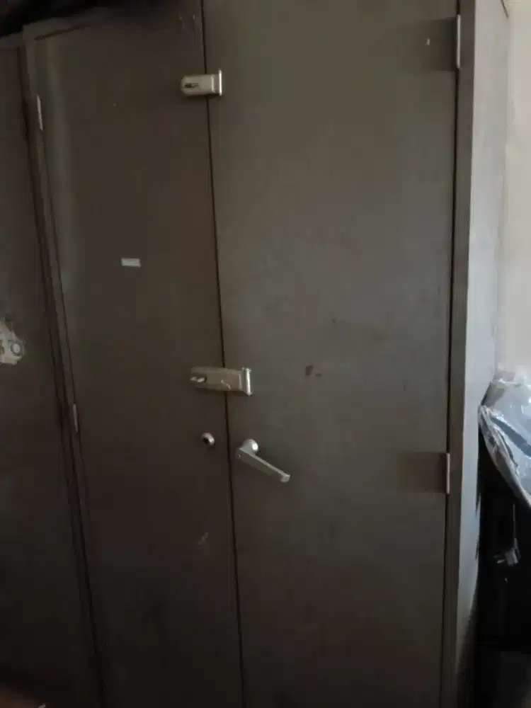 Lemari besi brankas kantor