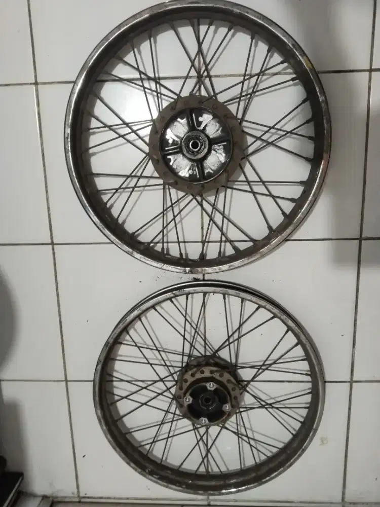 Velg Original / Asli Bekas Depan Belakang Motor Revo