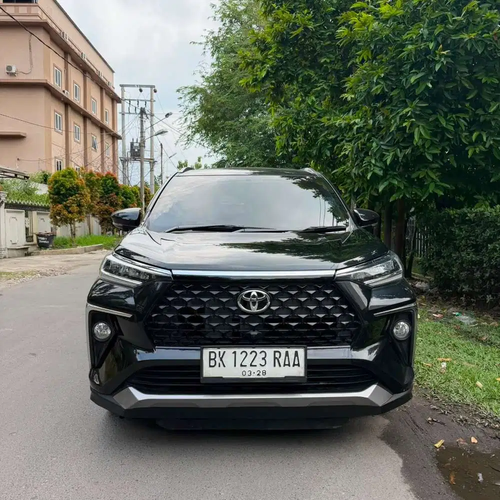 Toyota Veloz 1.5 Q CVT Hitam 2023