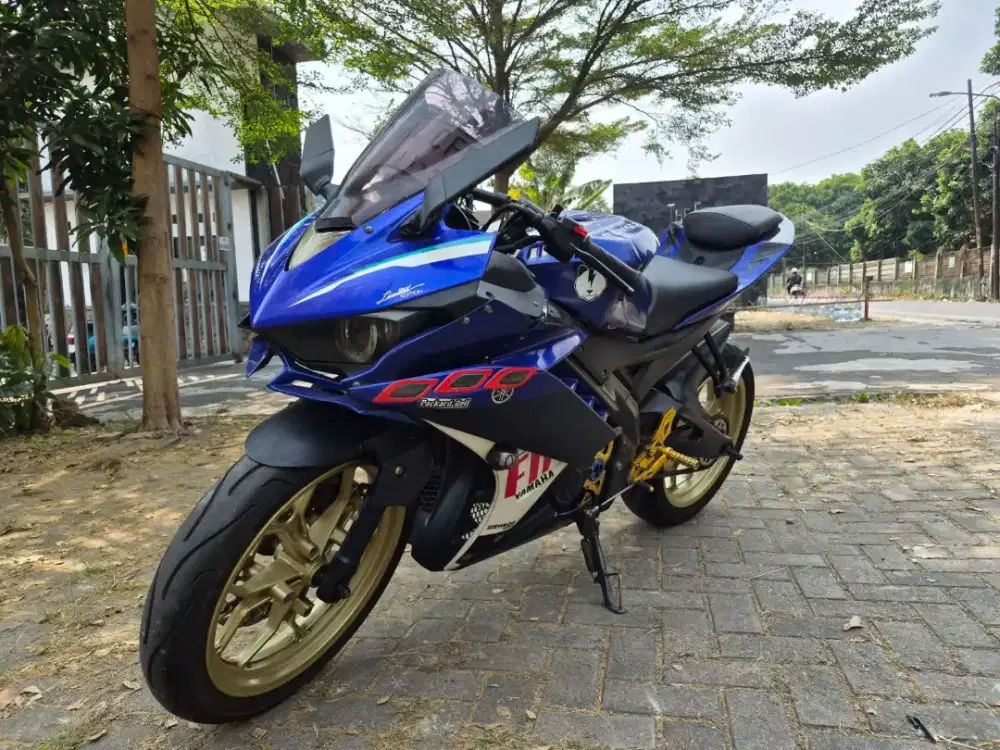Dijual Yamaha R15 V2 tahun 2016 surat lengkap
