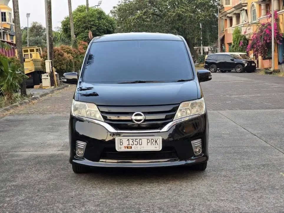 Nissan Serena C26 HWS AT 2014, good condition !