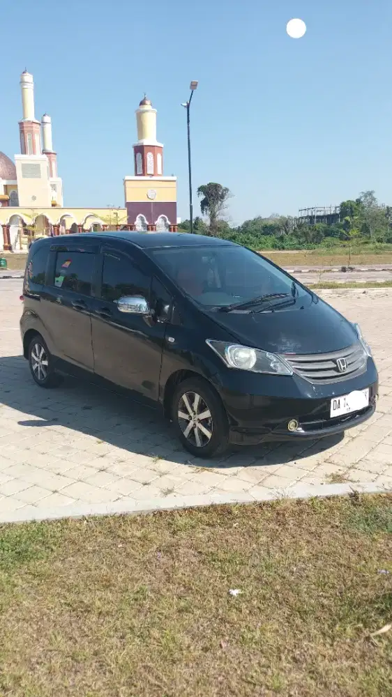 dijual mobil pribadi Merk Honda Freed