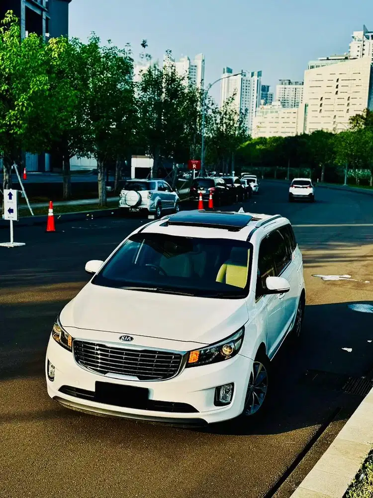 KIA GRAND Sedona 2017 km 60rb like new