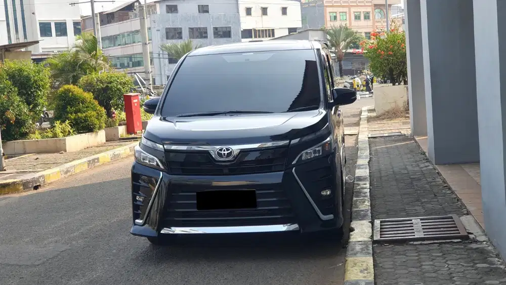 Toyota voxy 2020 hitam sunroof