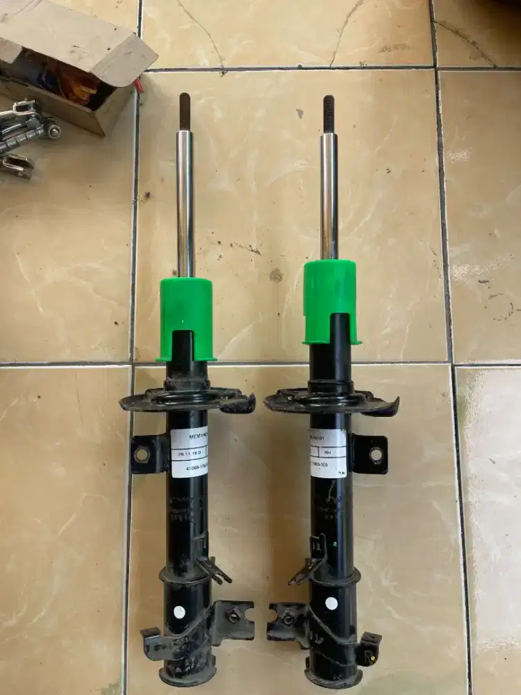 Shockbreaker depan new ertiga