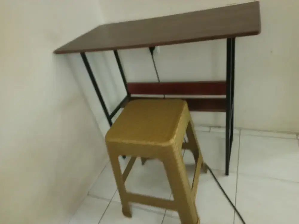 Meja dan Kursi belajar