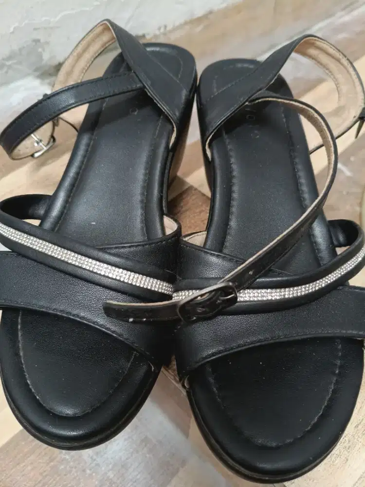Sendal laviola hitam