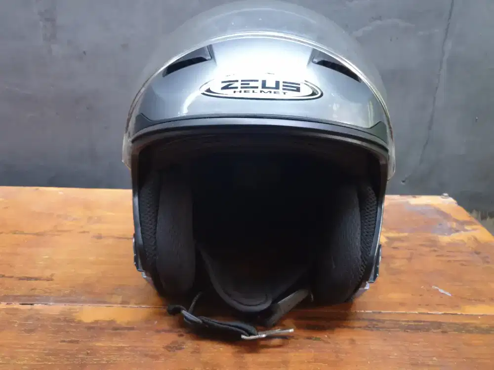 Dijual Helm Zeus 611