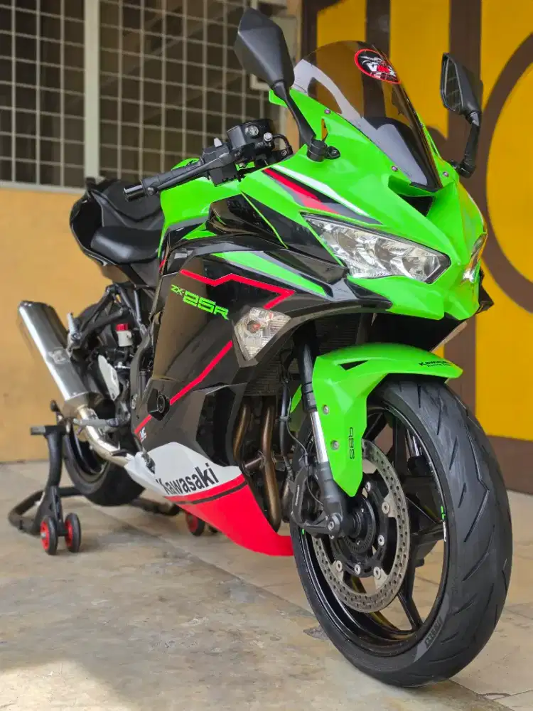 Kawasaki Z800 / Z 800 ABS 2014, Warna Green Premium Metalic.