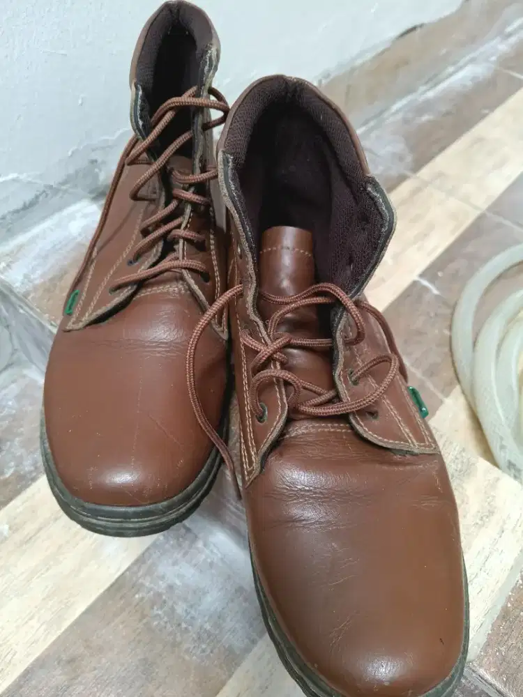 Sepatu laki laki coklat