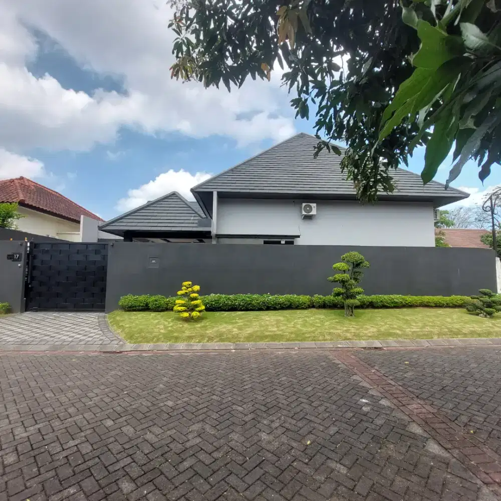 Rumah eksklusif dijual di nieuw indie araya kota Malang