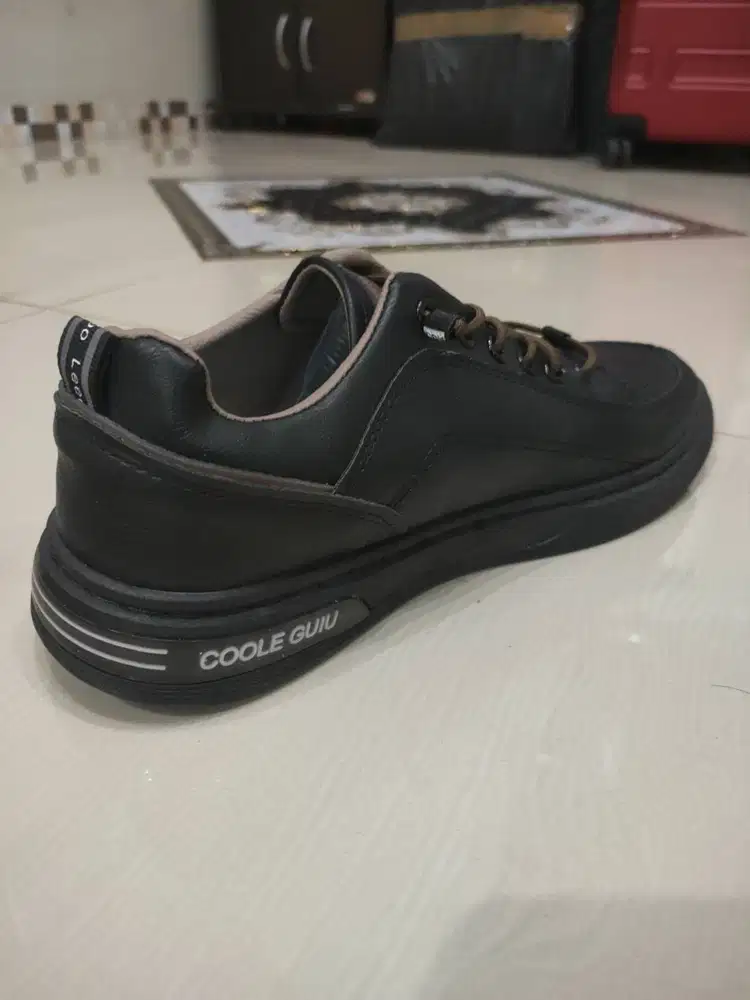 Sepatu santai leedoo