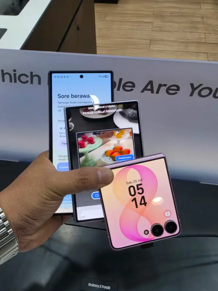 PRE ORDER NOW NEW GALAXY FLIP 8
