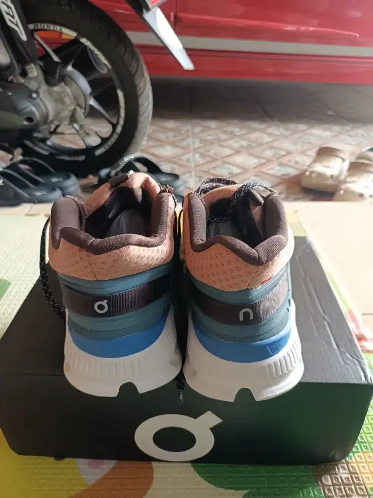 Sepatu OC high'