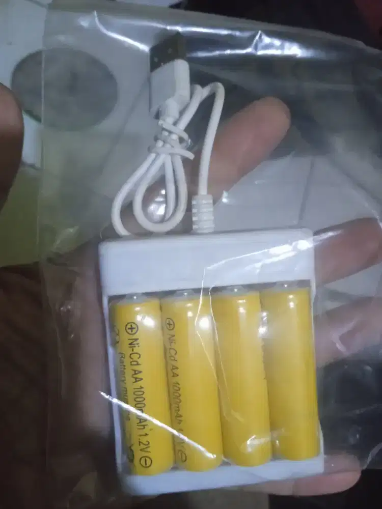Charger 4 slot + batre cas AA