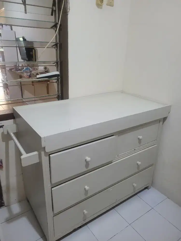 Baby Tafel / Lemari pengganti popok bayi