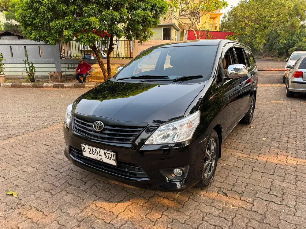 Toyota Innova E AT 2012
