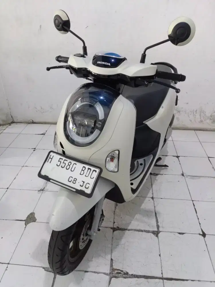 new scoopy 2025 putih
