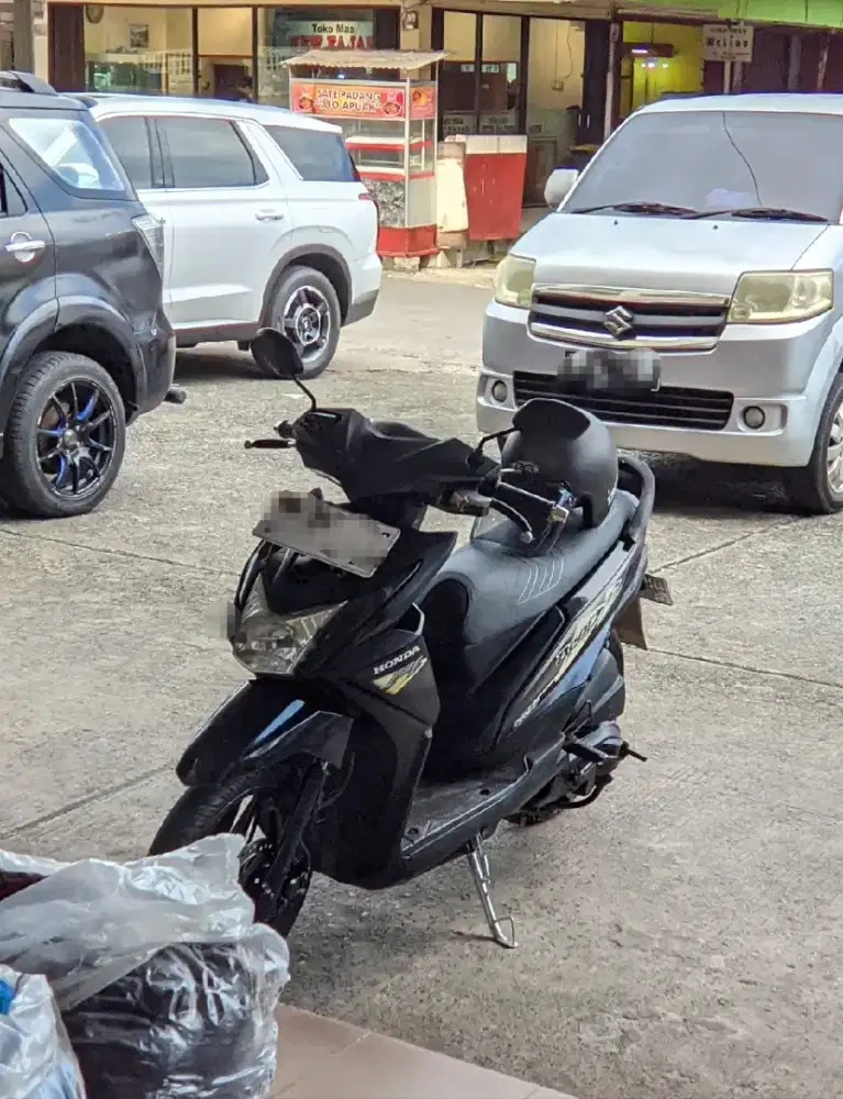Honda beat fi hitam